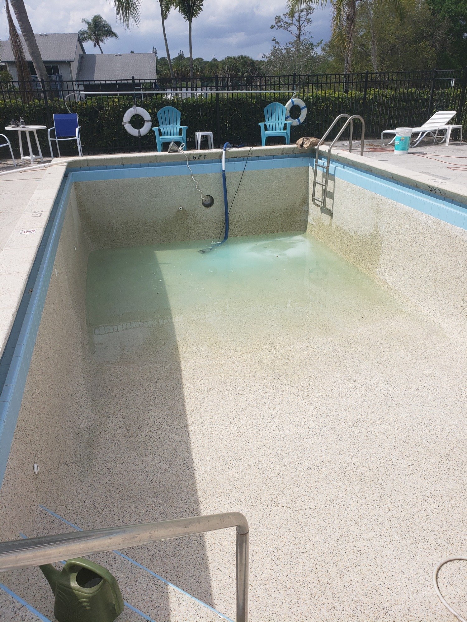 Challenger concrete pool コンクリート　プール Cracks repaired in a municipal swimming pool with Concrete