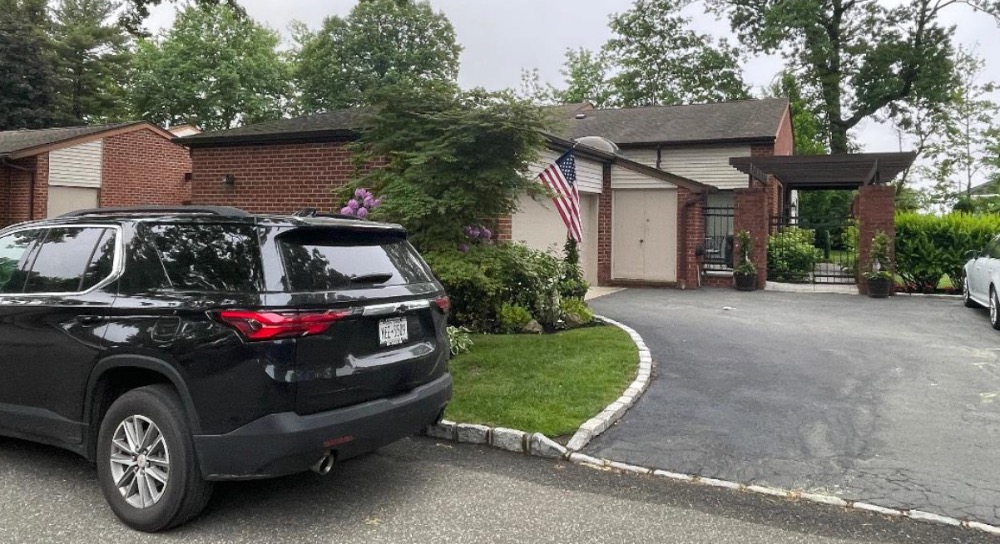 Estates II Residents Club Community in Manhasset, NY